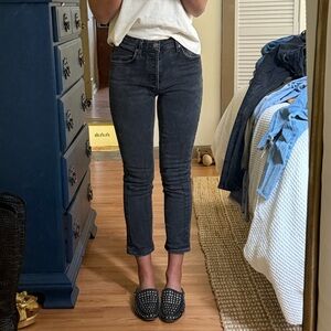 AGOLDE Riley High-Rise Slim Crop Jeans in Washed Black